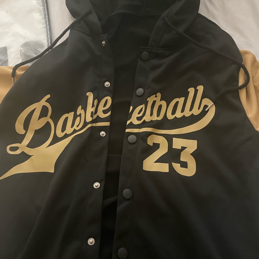 It’s a jacket - Picture 3 of 3